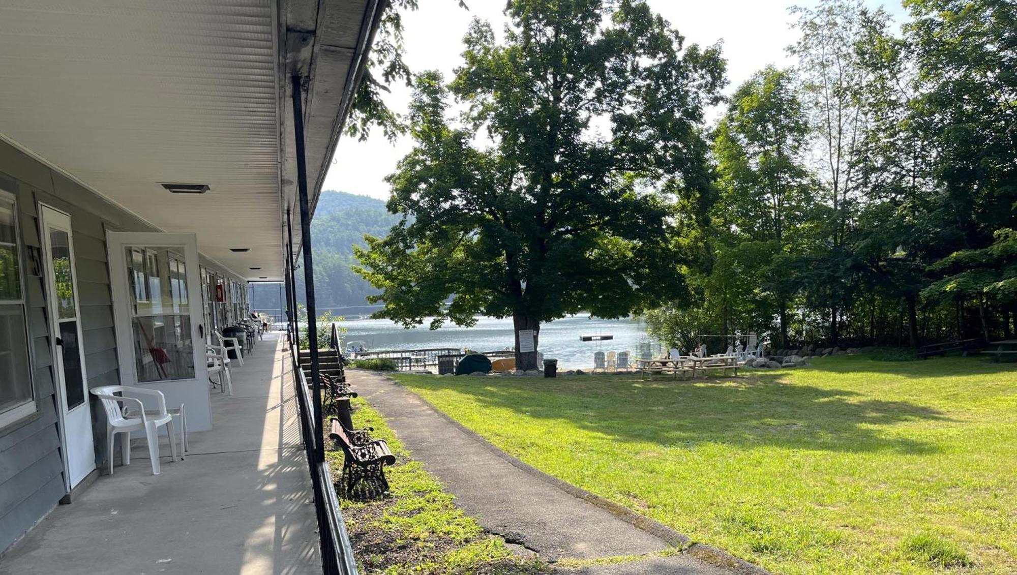 Motel Luzerne Lake Luzerne Bagian luar foto